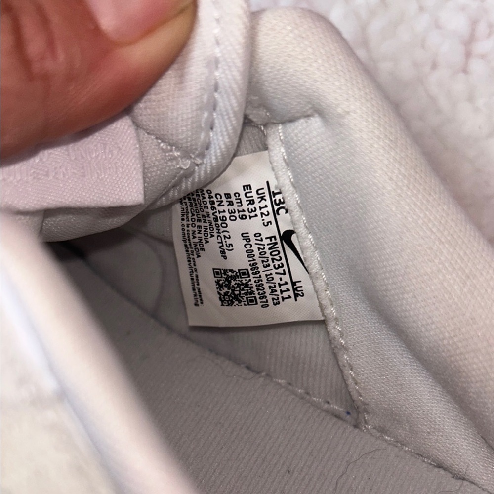 Nike White Sneakers Low-Top Leather Design - Picture 5 of 8